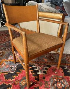 lot 22 image: Mid Century Upholstered Armchair