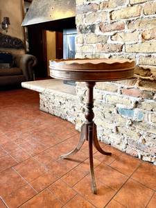 lot 24 image: Vintage Pie Crust Lamp Table