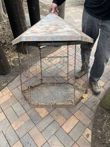 lot 28 image: Large Hanging Metal Cage wChicken Wire