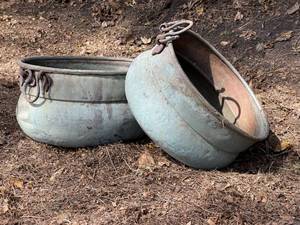 lot 38 image: Pair of Large Vintage Copper Kettles 