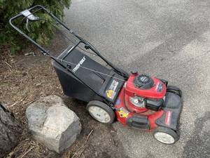 lot 41 image: Troy-Bilt 21 Self-Propelled Lawn Mower wBag