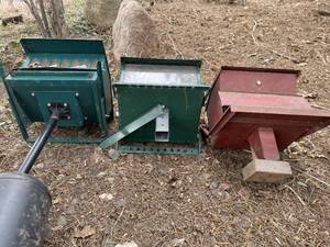 lot 43 image: Lot of 3 Metal Birdhouses 