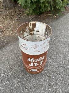 lot 47 image: Large Vintage Mystik J-7 GreaseOil Can Drum