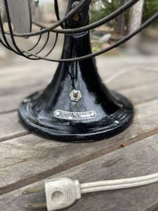 lot 63 image: Nice Vintage Industrial GE Office Fam