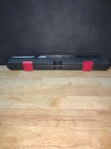 Husky 20 ft. lbs. to 100 ft. lbs. 38 in. Drive Torque Wrench. See Pictures