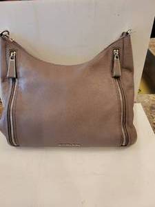 lot 3 image: Michael Kors Ladies Hand Bag