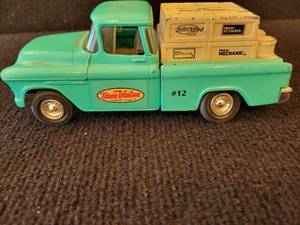 lot 31 image: True Value hardware Stores Delivery Truck Bank   (Metal)