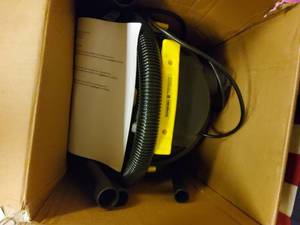 lot 112 image: Stanely 4-gallon wet dry shop vac