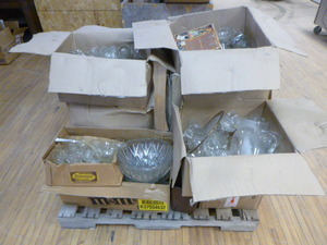 lot 19 image: Small Pallet of Clear Glassware