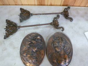 lot 20 image: Vintage Items