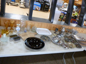 lot 25 image: Household Items
