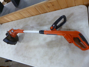 lot 51 image: Black & Decker Weed Trimmer