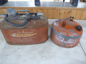 lot 62 image: Boat Gas Tank and Gas Can
