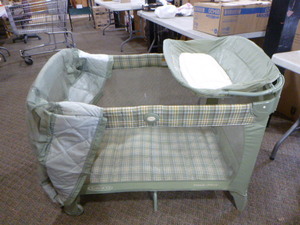 lot 75 image: Graco Pack-N-Play with Diaper Changing Station