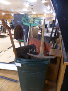 lot 81 image: Rubbermaid Trash Can of GardenGarage Tools