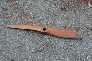 lot 649 image: Vintage Wood Airplane Propeller