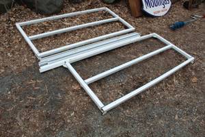lot 658 image: White Metal Racking