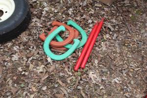 lot 684 image: Childrens Horseshoe Set