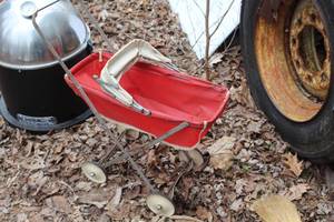 lot 688 image: Vintage Baby Doll Buggy