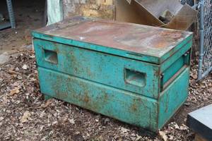 lot 693 image: 48 Green Metal Tool Chest