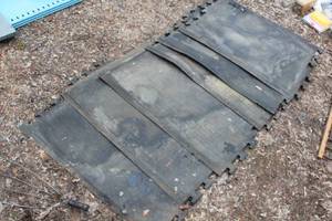lot 697 image: Lot of (6) Rubber Interlocking Work Mats