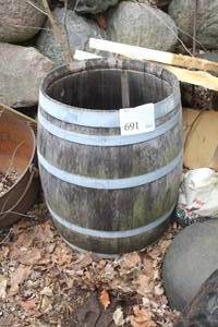 lot 691 image: Vintage Wood Barrel