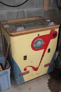 lot 608 image: Slot Machine