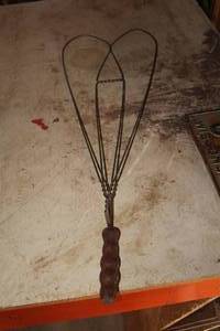 lot 815 image: Vintage Rug Beater