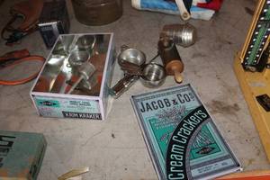 lot 821 image: Vintage Jacon & Cos Krim Kraker Tin Container, Misc. Contents