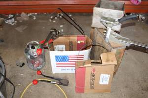 lot 825 image: Assorted Banding Equipment