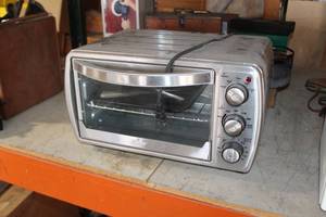lot 830 image: Oster TSSTTVCG02 Toaster Oven