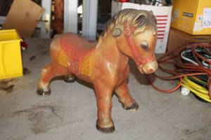 lot 831 image: Vintage Plastic Horse Dcor