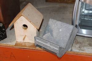 lot 834 image: Bird House, Small Animal Feeder