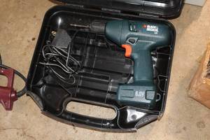 lot 838 image: Bosch 9089 10mm 6V Drill, Battery, Charger, Plastic Case