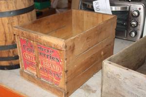 lot 853 image: Vintage Eatmor Cranberries Wood Crate