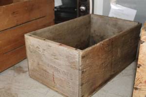 lot 854 image: Vintage Apricots Wood Crate