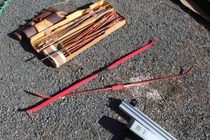 lot 879 image: Lot of (2) Juvenile Long Bows