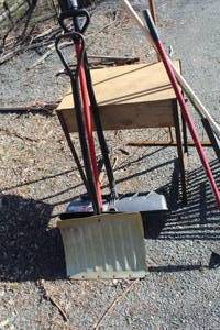 lot 953 image: Lot of (3) Snow Shovels