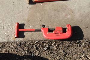 lot 924 image: Reed 18 to 2 Pipe Cutter