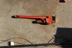 lot 925 image: 18 Pipe Wrench