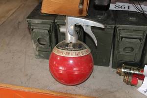 lot 926 image: Vintage Small Pot-Style Fire Extinguisher