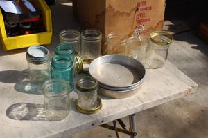 lot 845 image: Lot of (1 Box) Canning Jars and Pans