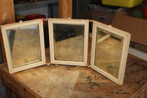 lot 715 image: Vintage 3-Way Folding Table Mirror
