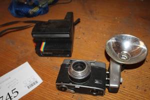 lot 745 image: Lot of (2) Vintage Cameras - Polaroid One Step 600, Kodak Automatic 35