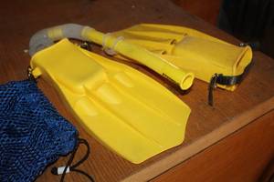 lot 744 image: Scuba Gear - Snorkels, Flippers Size Medium