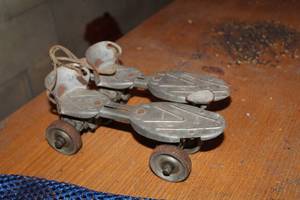 lot 743 image: Vintage Childrens Metal Adjustable Roller Skates