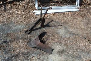 lot 998 image: Lot of (2) Vintage Farm Implements