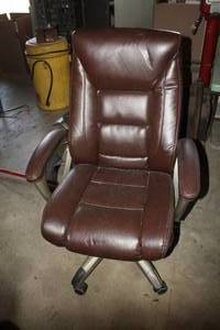 lot 753 image: Rolling Office Arm Chair