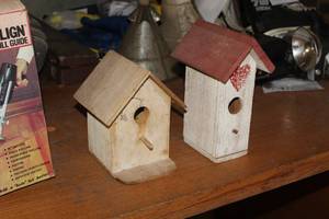 lot 766 image: Lot of (2) Wood Bird Houses