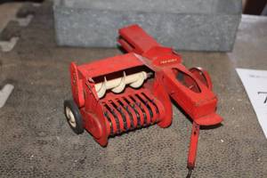 lot 782 image: Tru-Scale Farm Implement Scale Model